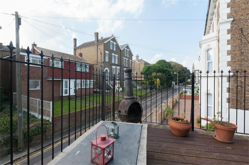 6 bedroom end of terrace house for sale in The Vale, BROADSTAIRS, Kent