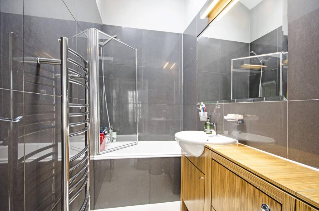 3 bedroom house for sale in Albion Drive, London Fields, E8, E8