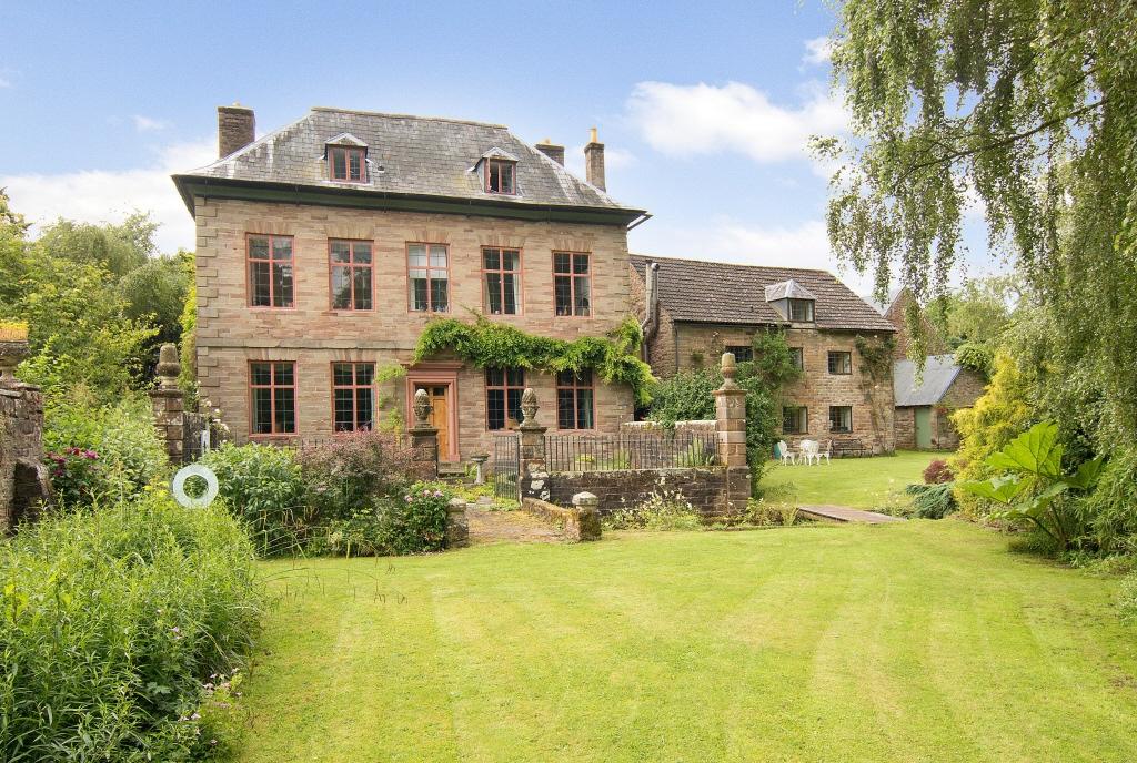 8 bedroom equestrian facility for sale in Tan House Farm, Newland