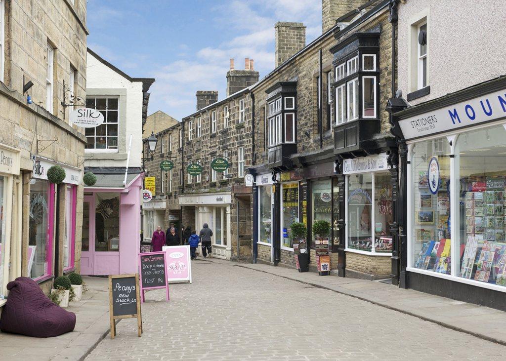 4 bedroom detached house for sale in Manor Street, Otley, West