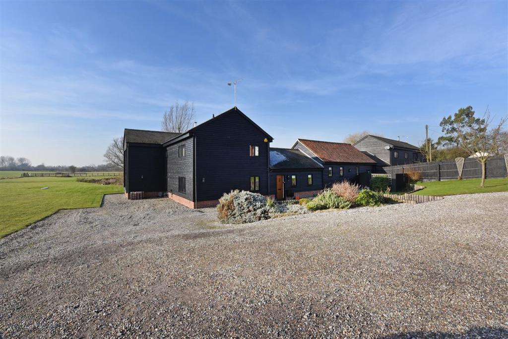 5 bedroom barn conversion for sale in Bacon End, Great Canfield, CM6