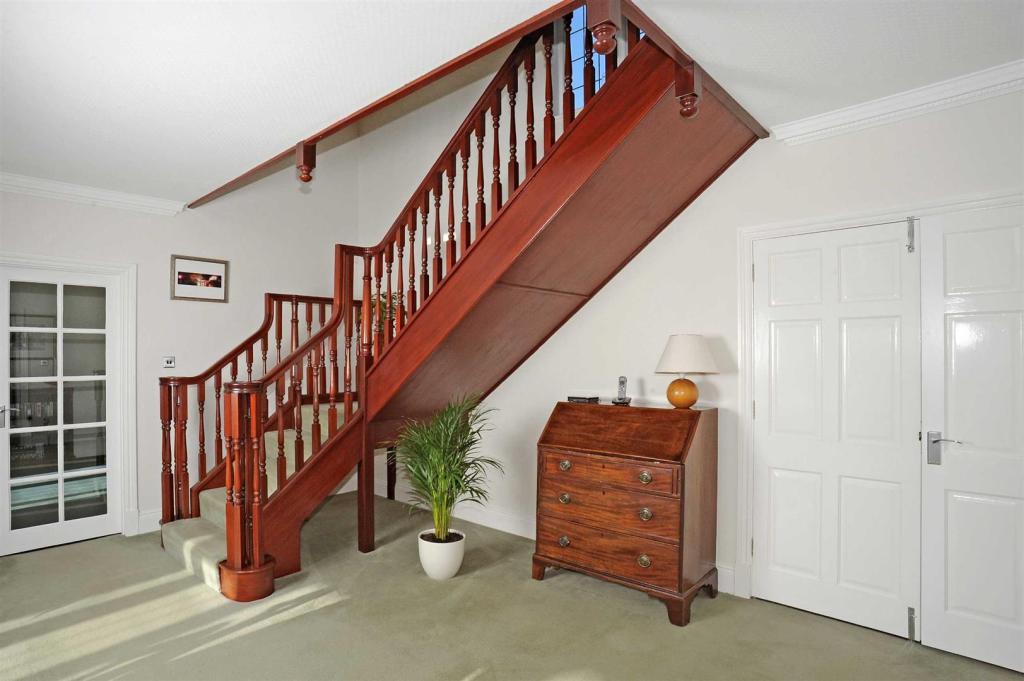 6 bedroom detached house for sale in Mears Ashby Road, Earls Barton, NN6