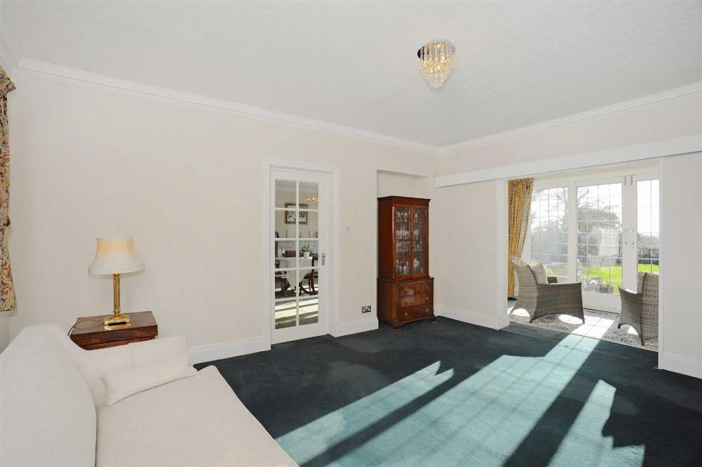 6 bedroom detached house for sale in Mears Ashby Road, Earls Barton, NN6