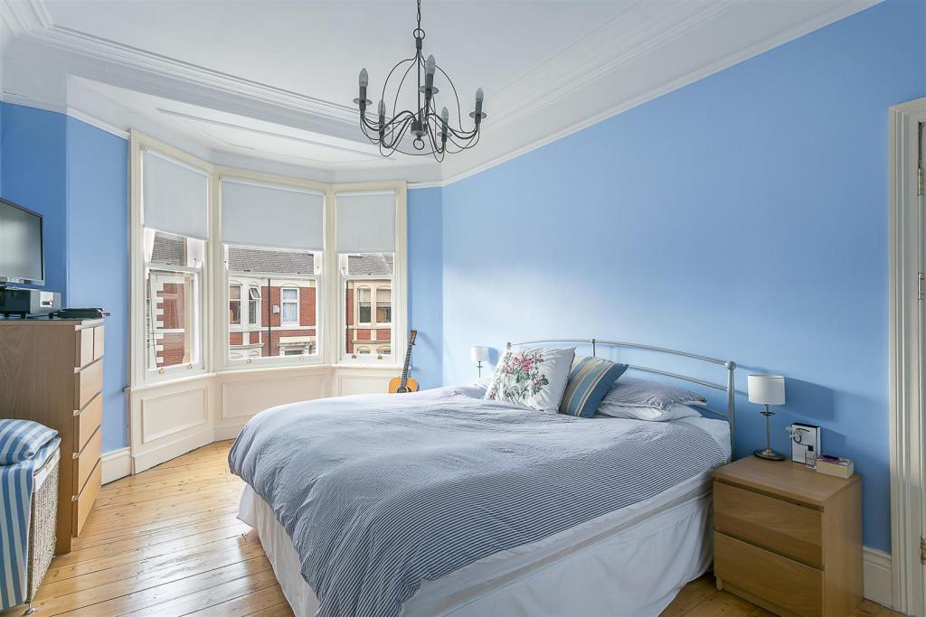 6 bedroom terraced house for sale in Armstrong Avenue, Heaton