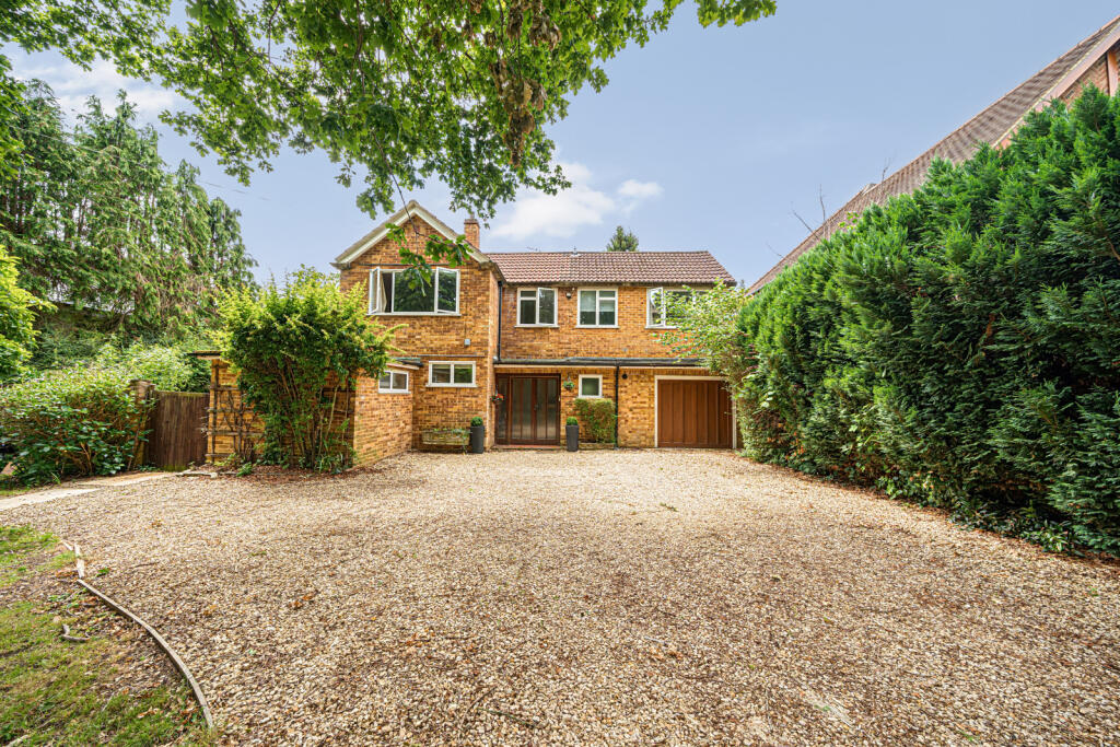 4 Bedroom Detached House For Sale In Fulmer Drive Gerrards Cross