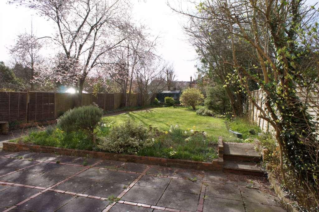 6 bedroom semidetached house for sale in Kidmore Road, Caversham