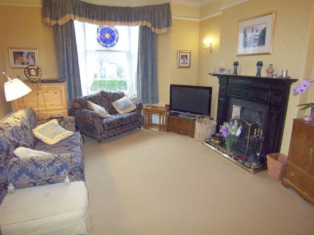 6 bedroom detached house for sale in Compton Road, Buxton, Derbyshire, SK17