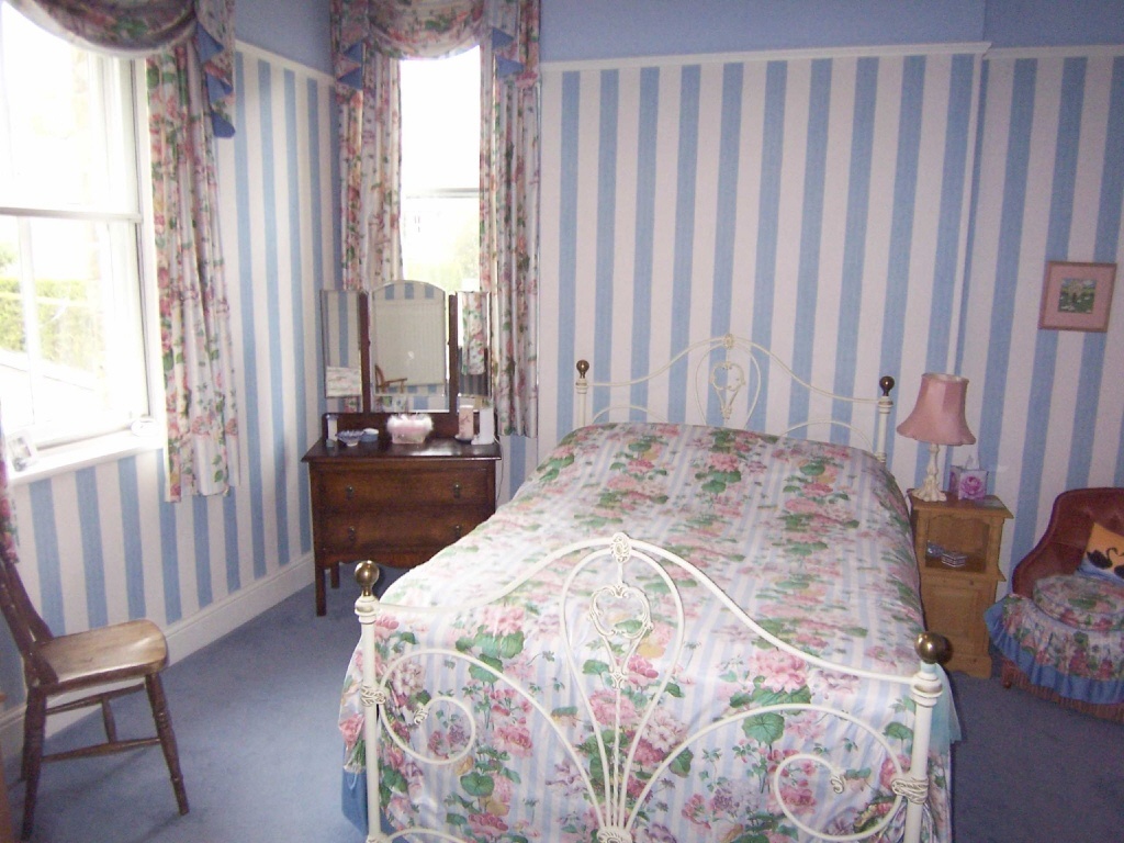 6 bedroom detached house for sale in Compton Road, Buxton, Derbyshire, SK17