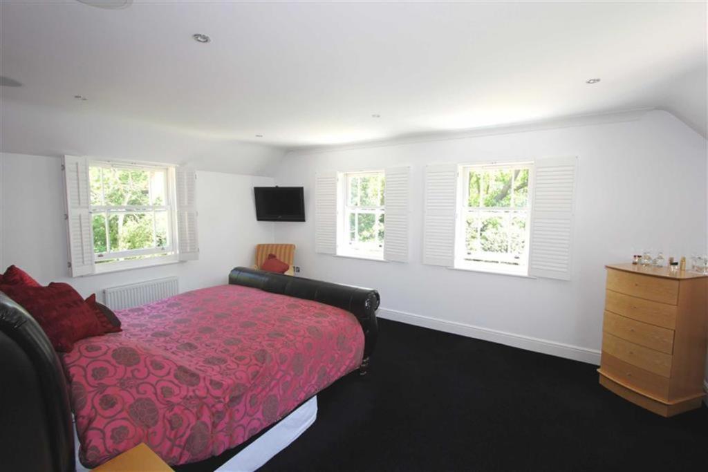 5 bedroom detached house for sale in Danbury, Essex, CM3