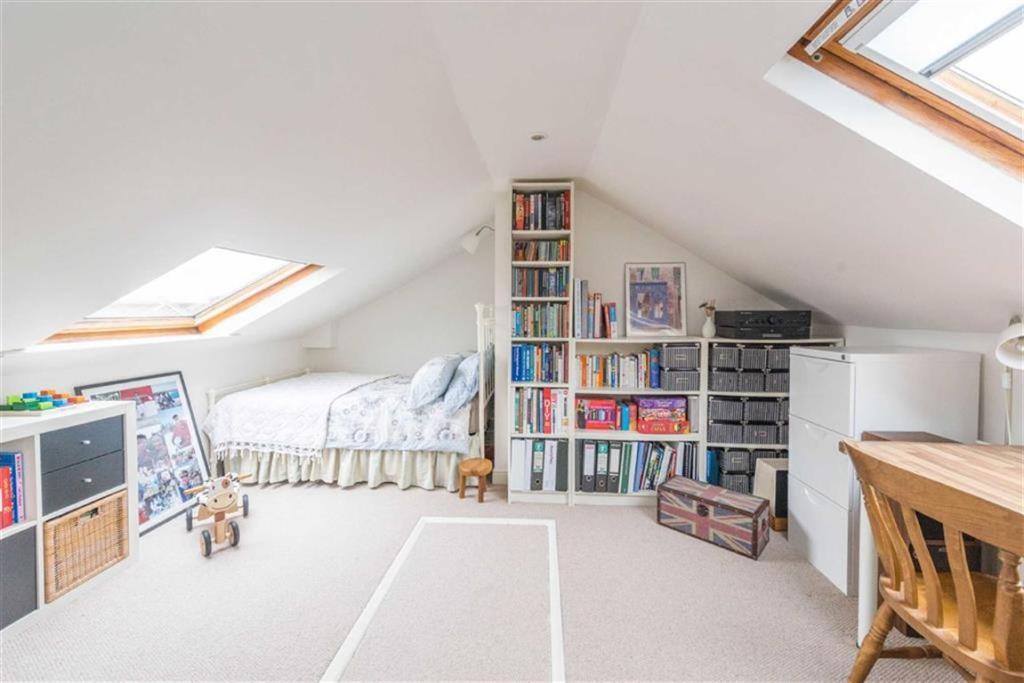 3 bedroom terraced house for sale in Duncan Road, Crookes, Sheffield