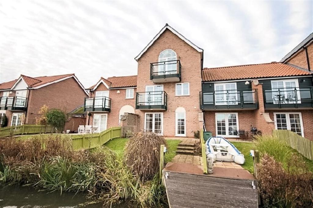 3 bedroom mews house for sale in Park Lane, Burton Waters, Lincolnshire