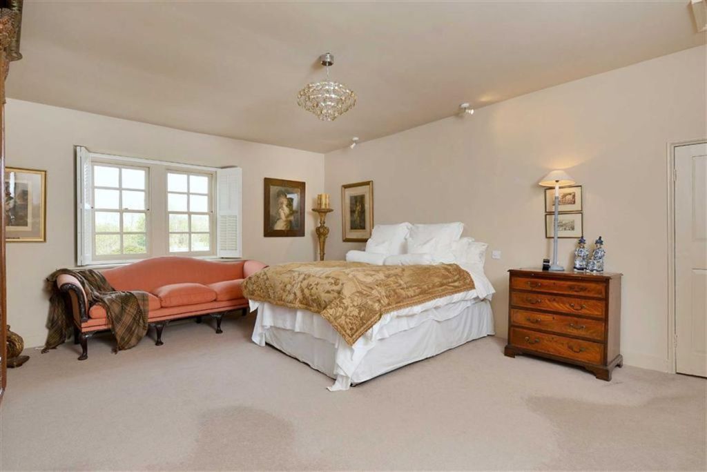 6 bedroom detached house for sale in Church Lane, Caythorpe, Grantham