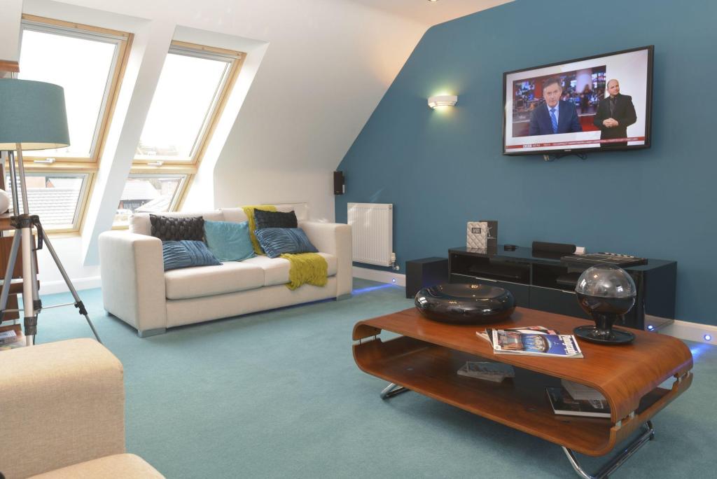 5 bedroom detached house for sale in Gallagher Way Heathcote, Warwick, CV34, CV34