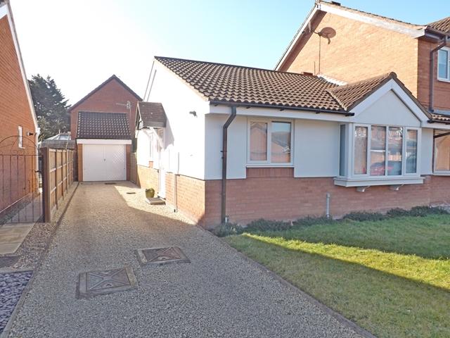 2 Bedroom Semi Detached Bungalow For Sale In Yew Tree Close Evesham Wr11