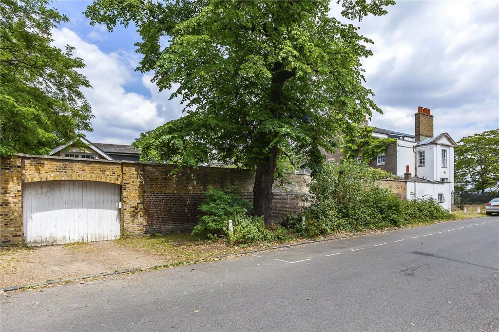 8 bedroom semidetached house for sale in Dartmouth Grove, London, SE10