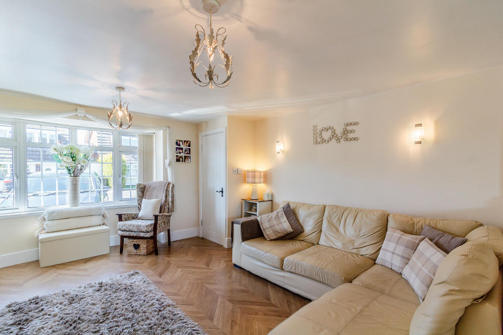 3 bedroom detached house for sale in Birchfield Close, Wood End