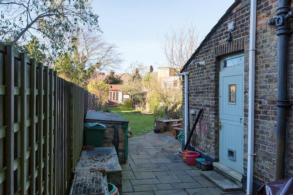 4 bedroom end of terrace house for sale in Cottenham Road, Walthamstow, E17