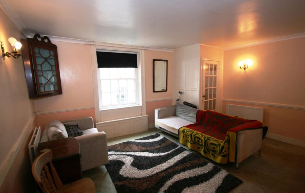 3 bedroom town house for sale in Griffin Street, Deal, CT14