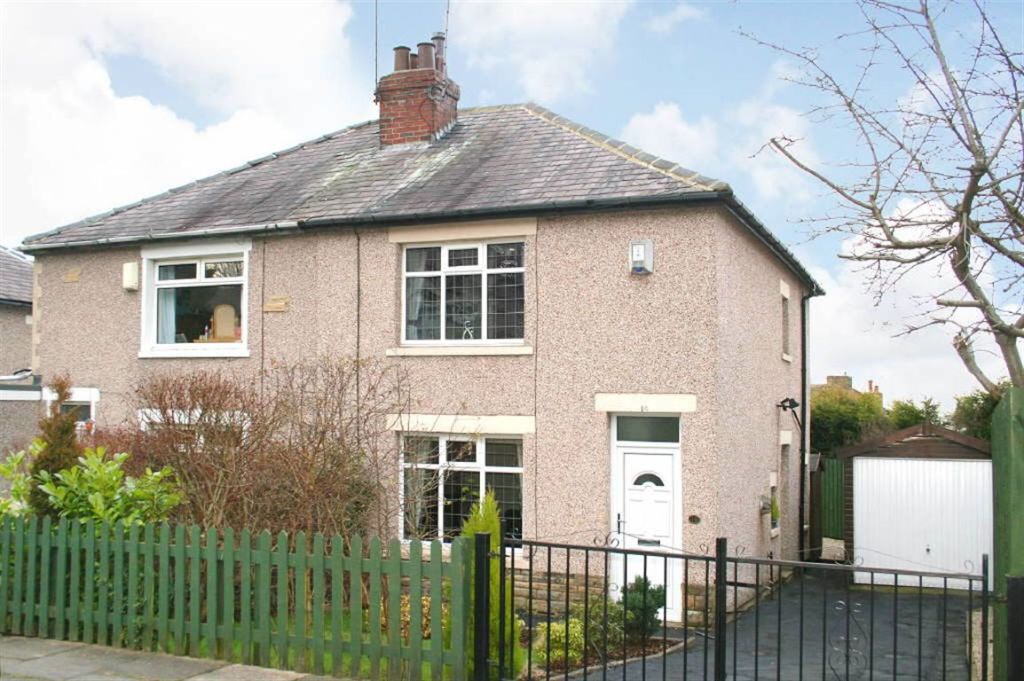 2 bedroom semidetached house for sale in Leyton Drive, Idle, BD10, BD10