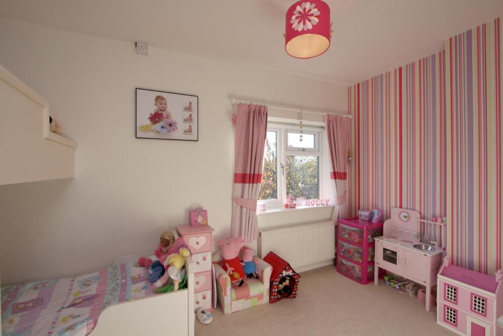 4 bedroom detached house for sale in Dawson Lane, Tong Lane, Tong