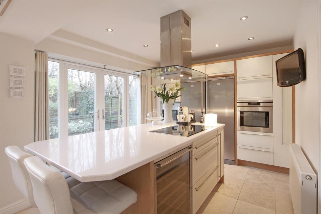 4 bedroom detached house for sale in West End Lane, Horsforth, Leeds, LS18