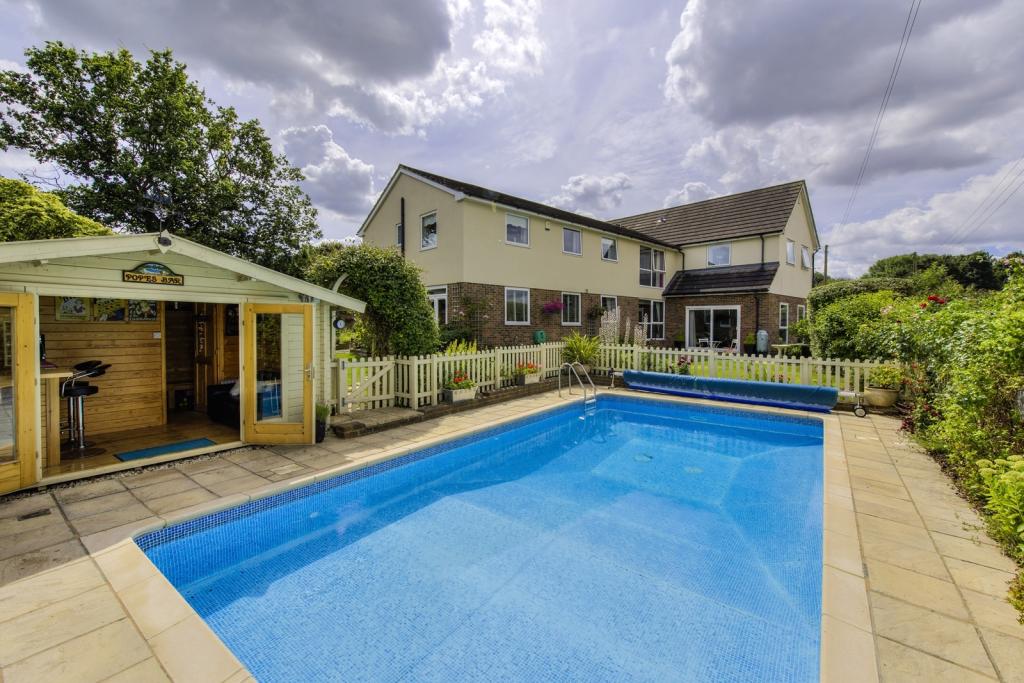 7 bedroom detached house for sale in Birch Lane, Stock, Ingatestone