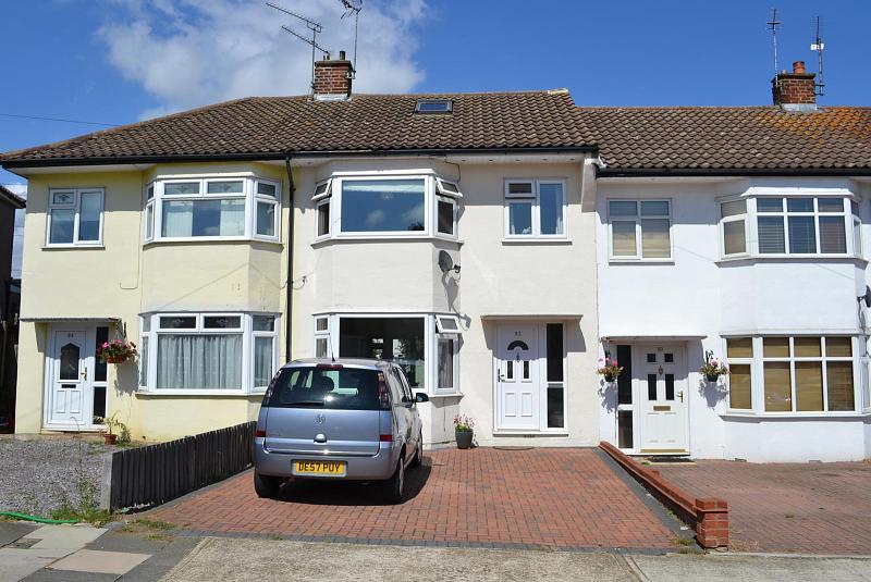 3 bedroom terraced house for sale in Severn Drive, Upminster, Essex, RM14, RM14