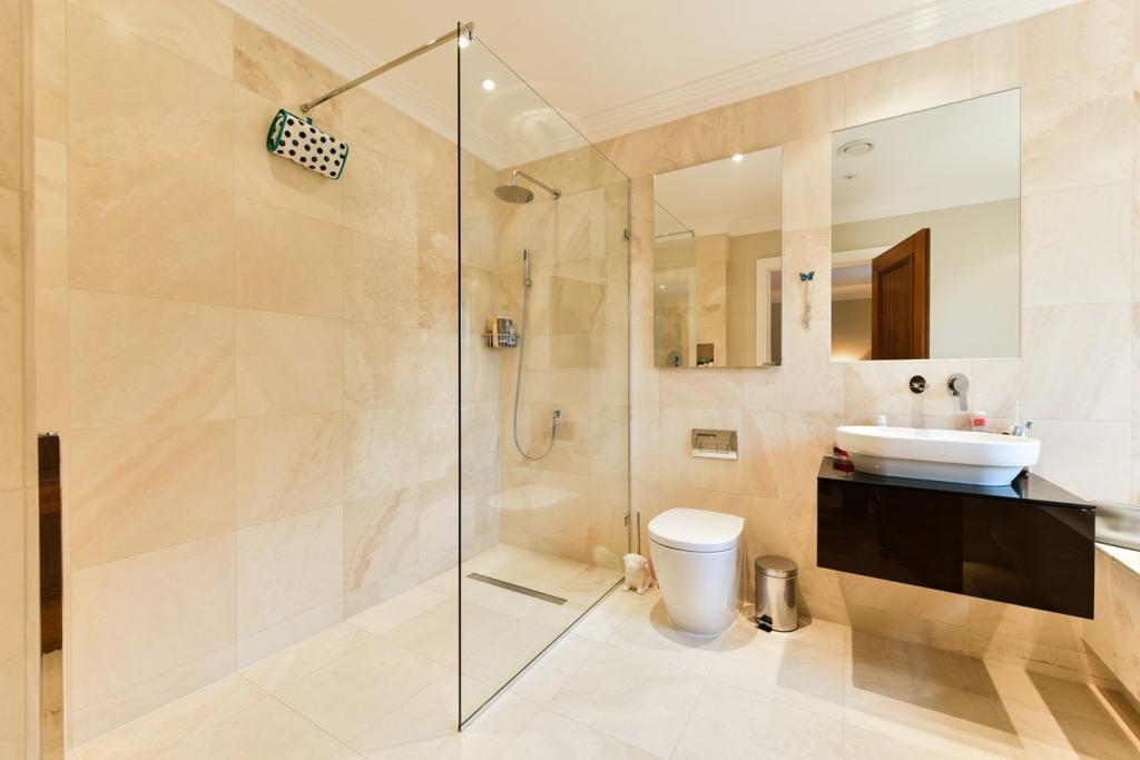 Octagon,Bathroom