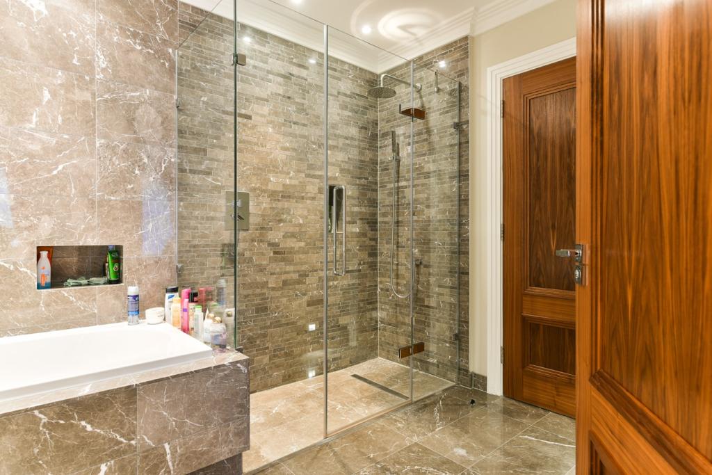 Octagon,Bathroom