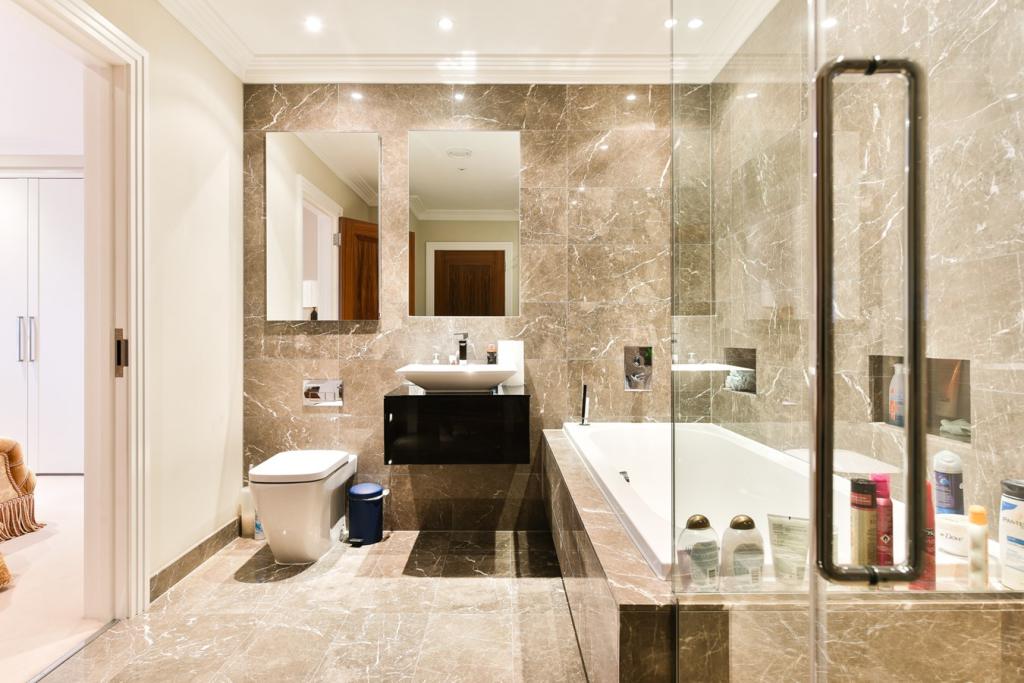 Octagon,Bathroom