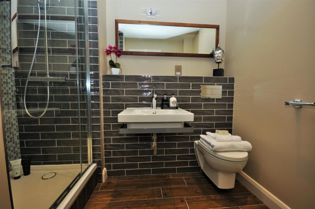 2 bedroom apartment for sale in N0 4, Piccadilly Lofts, Piccadilly