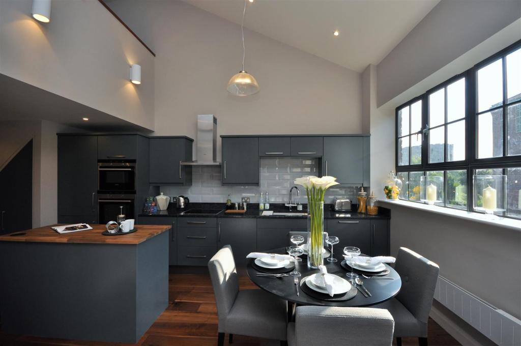 2 bedroom apartment for sale in N0 4, Piccadilly Lofts, Piccadilly