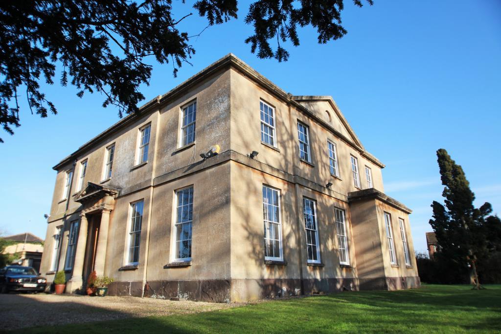 5 bedroom detached house for sale in Englefield Road, Theale, Reading