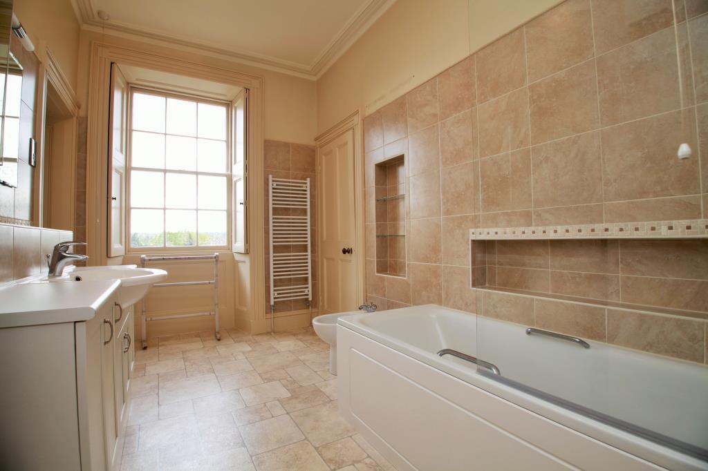 5 bedroom detached house for sale in Englefield Road, Theale, Reading