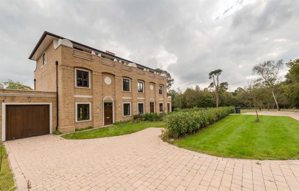 5 Bedroom Semi Detached House For Sale In Bentley Priory