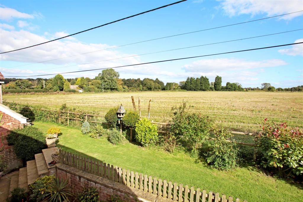 4 bedroom detached house for sale in West Grafton, Marlborough, SN8