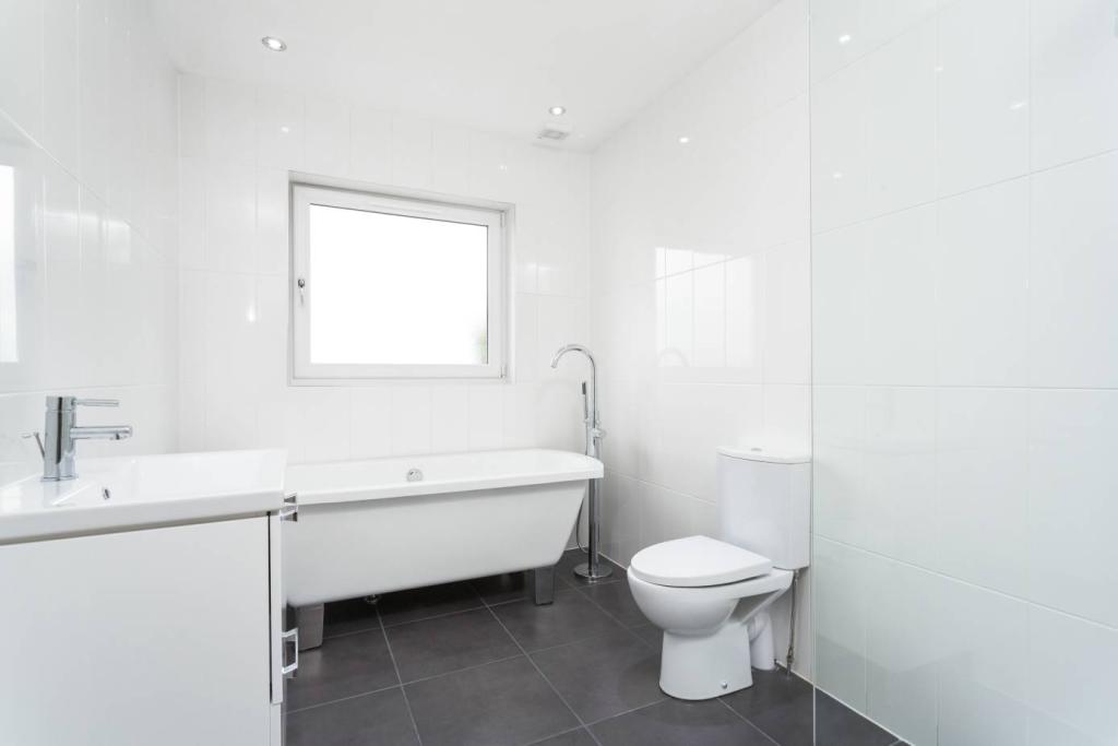 3 bedroom detached bungalow for sale in 11 Newcraighall Road