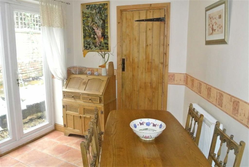 3 bedroom semidetached house for sale in Radford Road, Leamington Spa