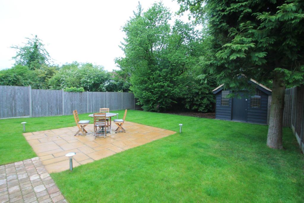 4 bedroom semidetached house for sale in Kindersley Way, Abbots