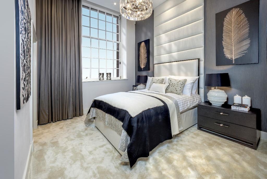 Star and Garter,Master Bedroom
