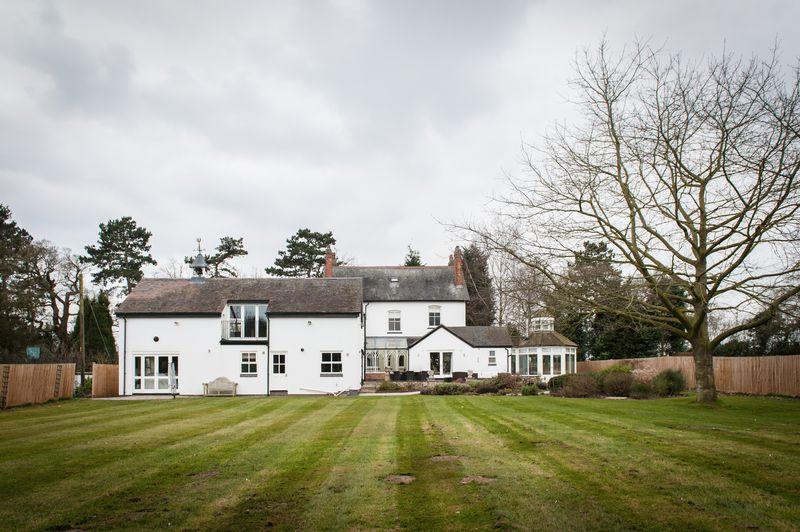 5 bedroom character property for sale in The Lodge, Stoke Golding, CV13