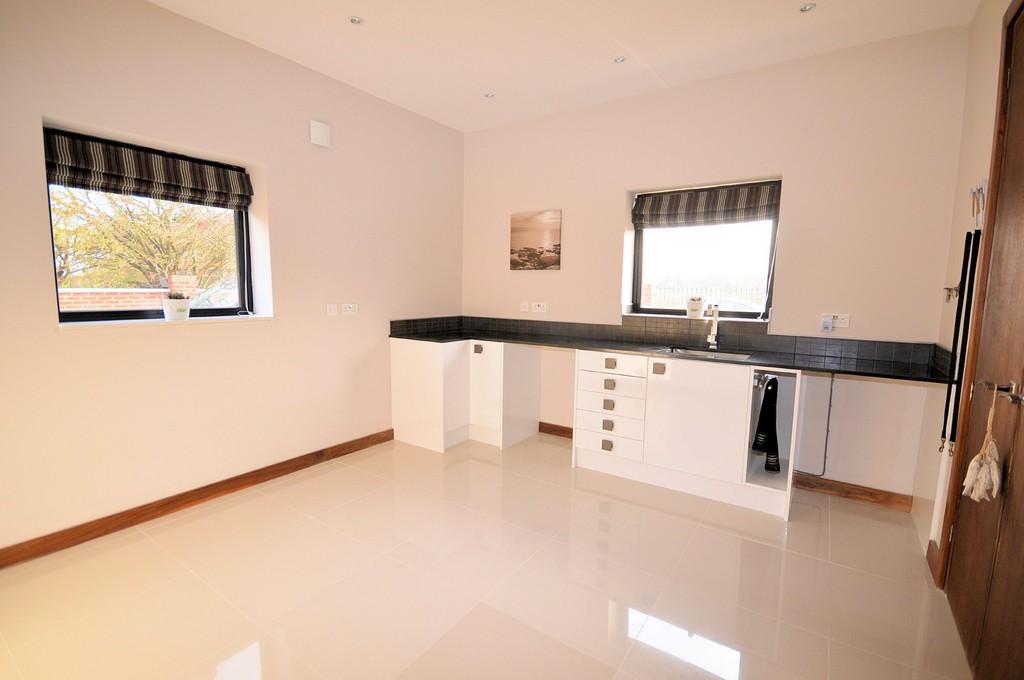 3 bedroom detached house for sale in HolmenexttheSea, PE36