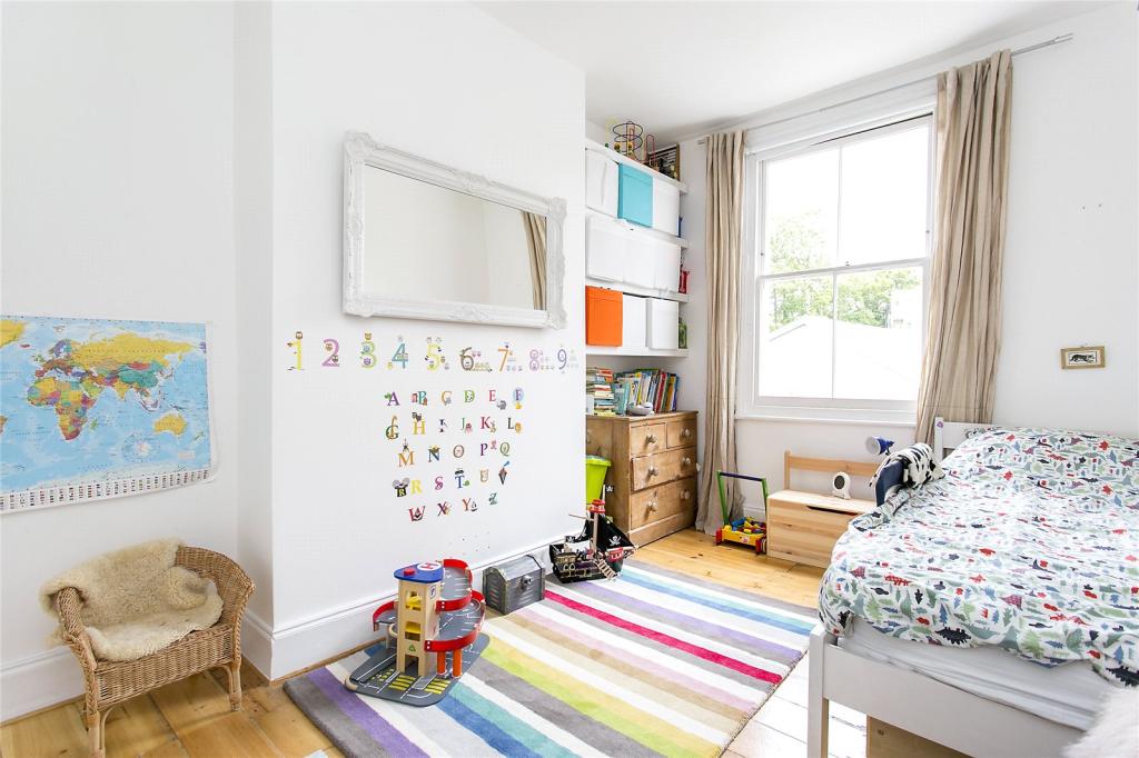 3 bedroom terraced house for sale in Fassett Square, Hackney, E8, E8