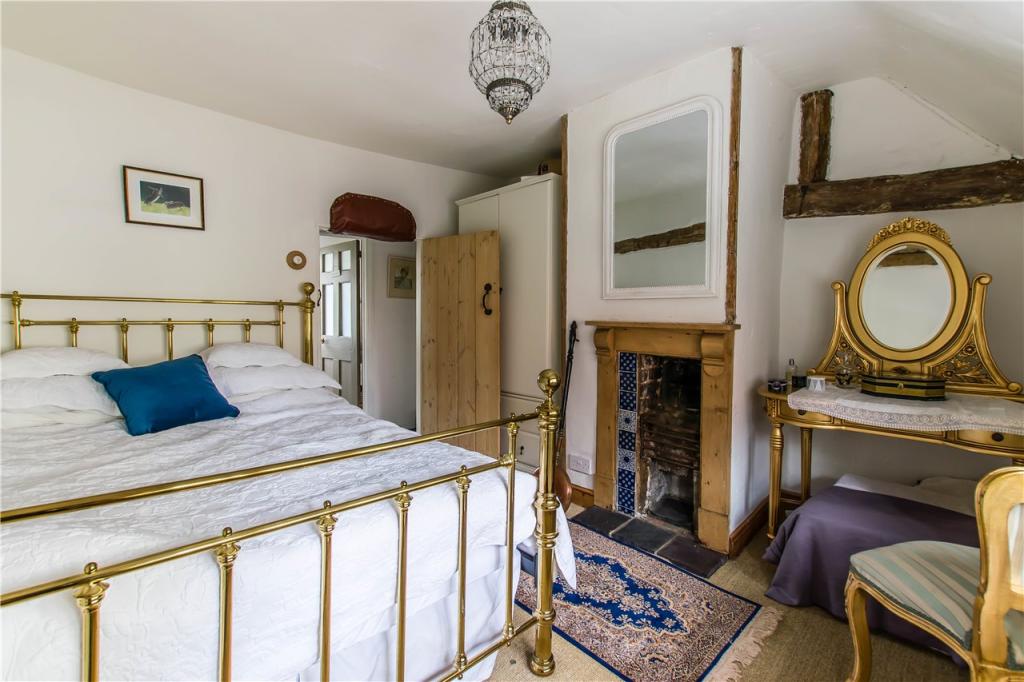 3 bedroom terraced house for sale in King Street, Castle Hedingham, CO9