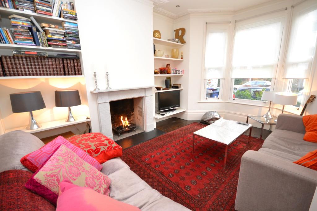 4 bedroom terraced house for sale in Lincoln Road, East Finchley, N2