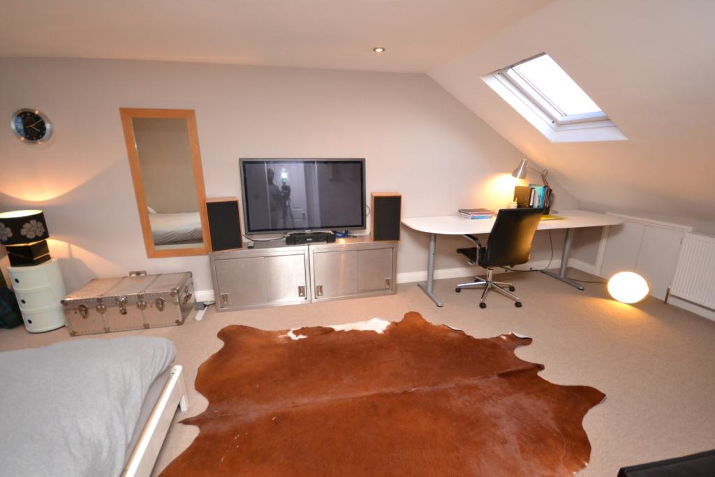 4 bedroom terraced house for sale in Lincoln Road, East Finchley, N2