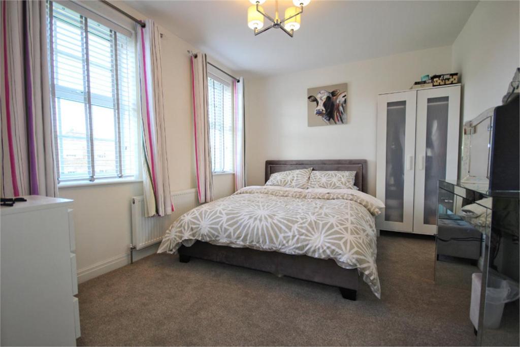 5 bedroom detached house for sale in Highcroft, Cherry Burton, East Riding of Yorkshire, HU17