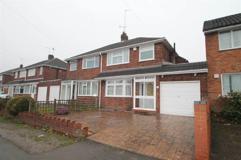 3 bedroom semidetached house to rent in Whittingham Road, Halesowen