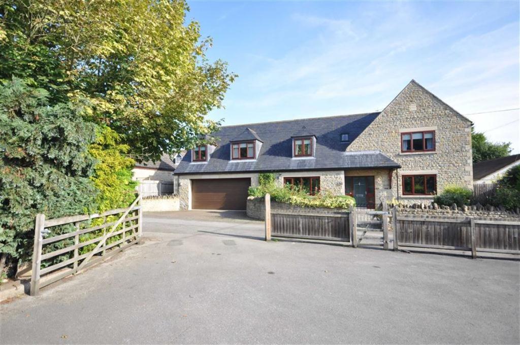 4 bedroom detached house for sale in Chapel Hill, Islip, Northamptonshire, NN14