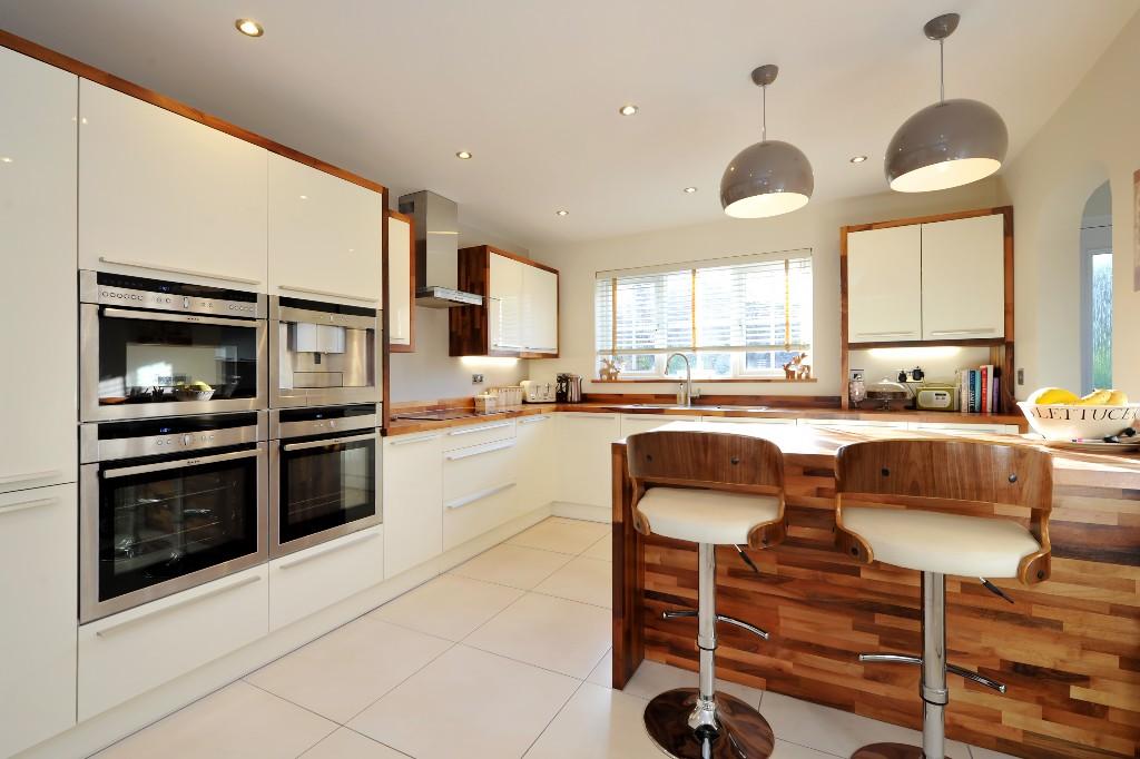 5 bedroom detached house for sale in Wakeford Way, Bridgeyate, South